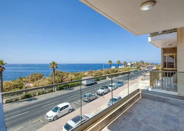 Daire Exquisite Seafront Getaway