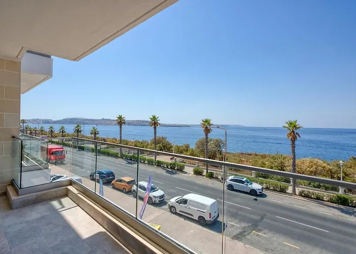 Exquisite Seafront Getaway Daire *