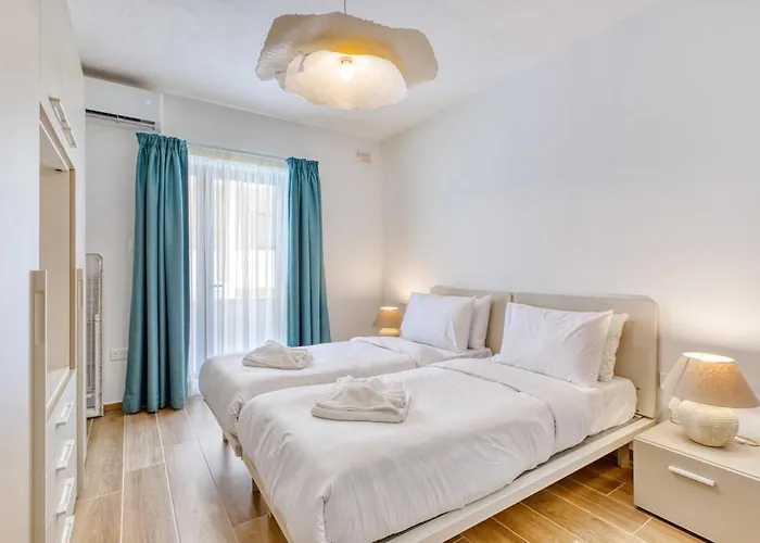 Daire Exquisite Seafront Getaway