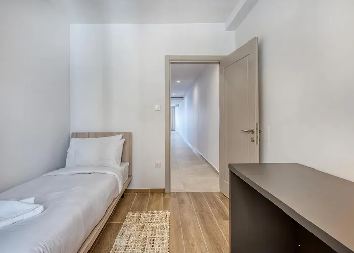 Exquisite Seafront Getaway *