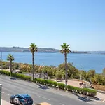 Exquisite Seafront Getaway Lägenhet