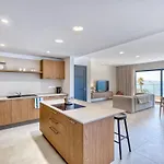 Lägenhet Exquisite Seafront Getaway
