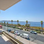 Exquisite Seafront Getaway Lägenhet *