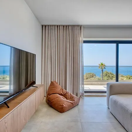 Апартаменты Exquisite Seafront Getaway *