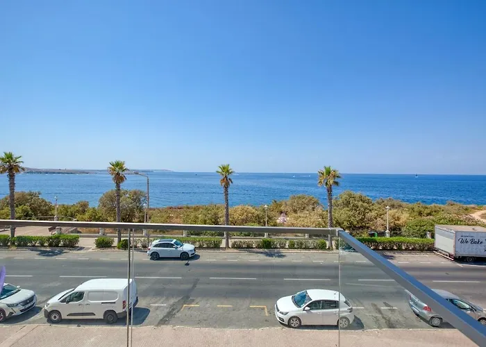 Exquisite Seafront Getaway Сент-Полс-Бей