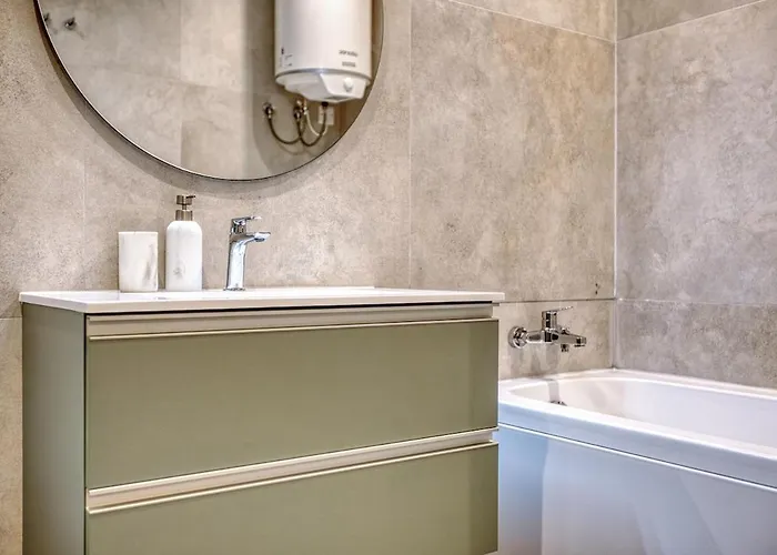 Exquisite Seafront Getaway St Paul's Bay