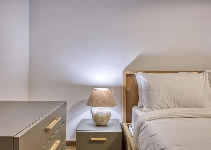 Exquisite Seafront Getaway Apartament *