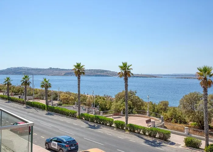 Exquisite Seafront Getaway Apartament