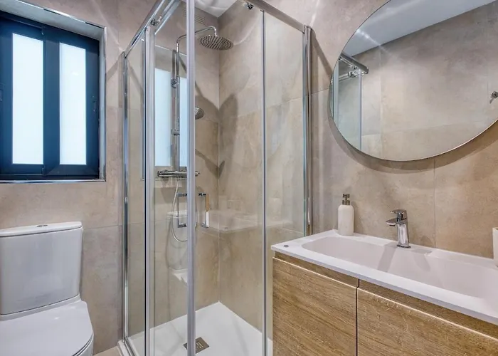 Exquisite Seafront Getaway