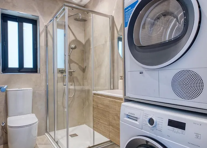 Exquisite Seafront Getaway * Сент-Полс-Бей