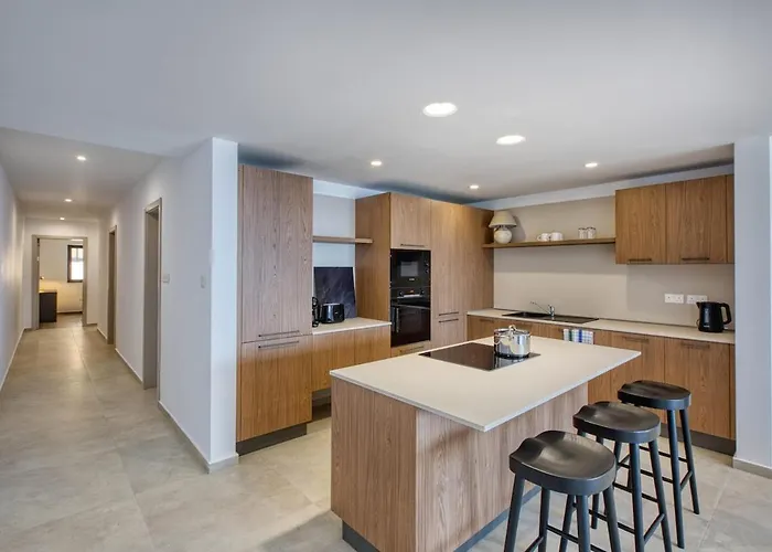 Exquisite Seafront Getaway Апартаменты