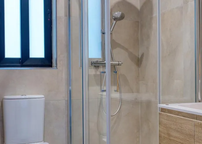 Exquisite Seafront Getaway