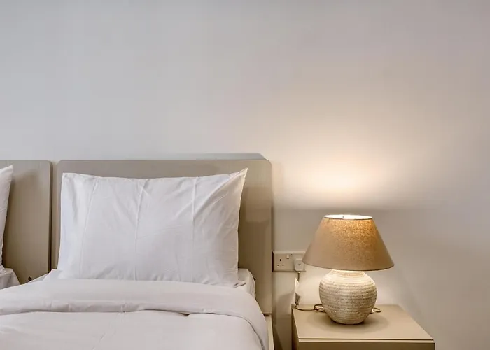 Exquisite Seafront Getaway *