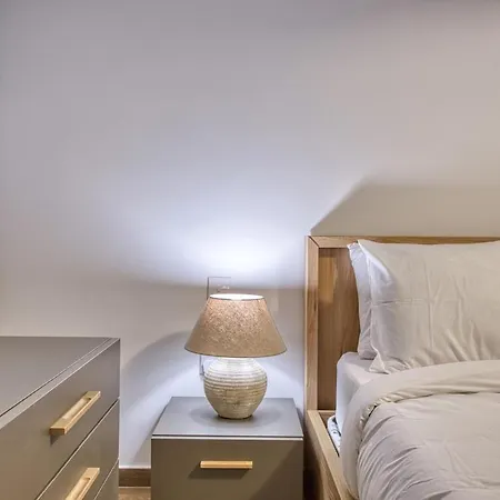 Seafront 3 Bedroom Luxury Getaway Apartament *