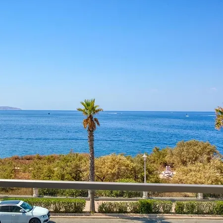 Seafront 3 Bedroom Luxury Getaway Apartament *