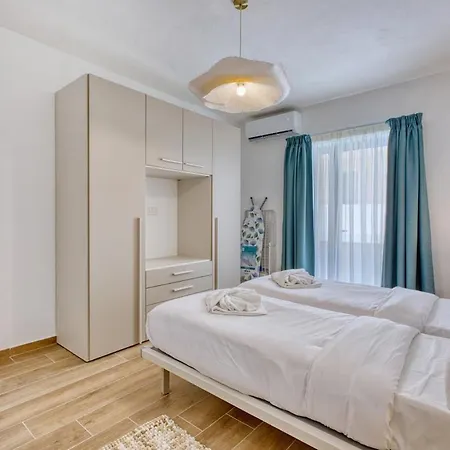 דירה Exquisite Seafront Getaway