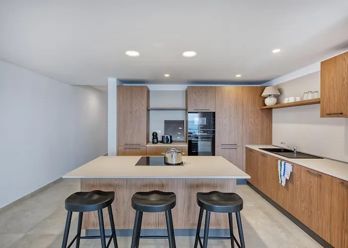 Exquisite Seafront Getaway דירה סיינט פול ביי