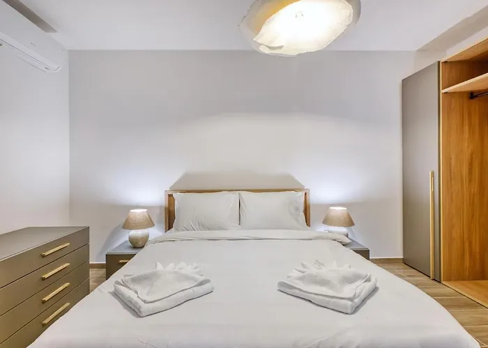 Exquisite Seafront Getaway סיינט פול ביי